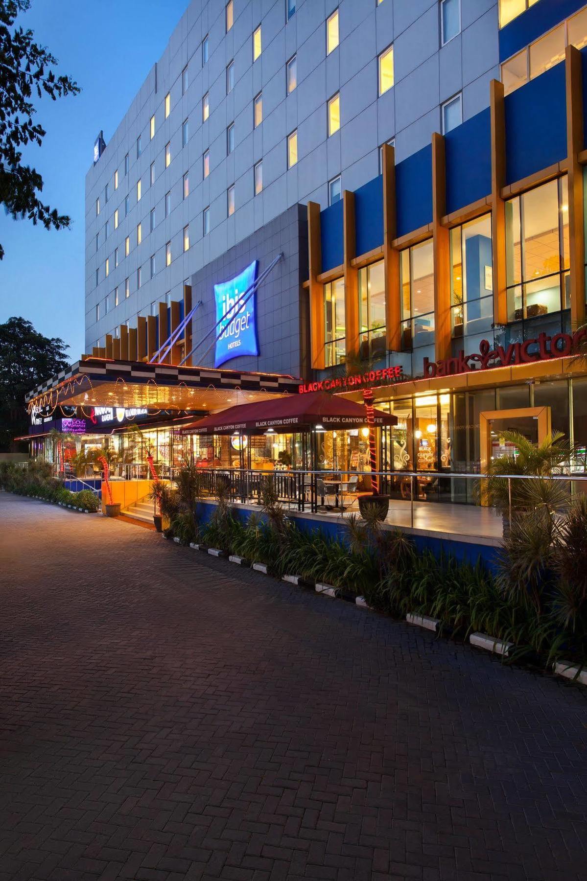 Hotel Ibis Budget Jakarta Cikini Exteriér fotografie