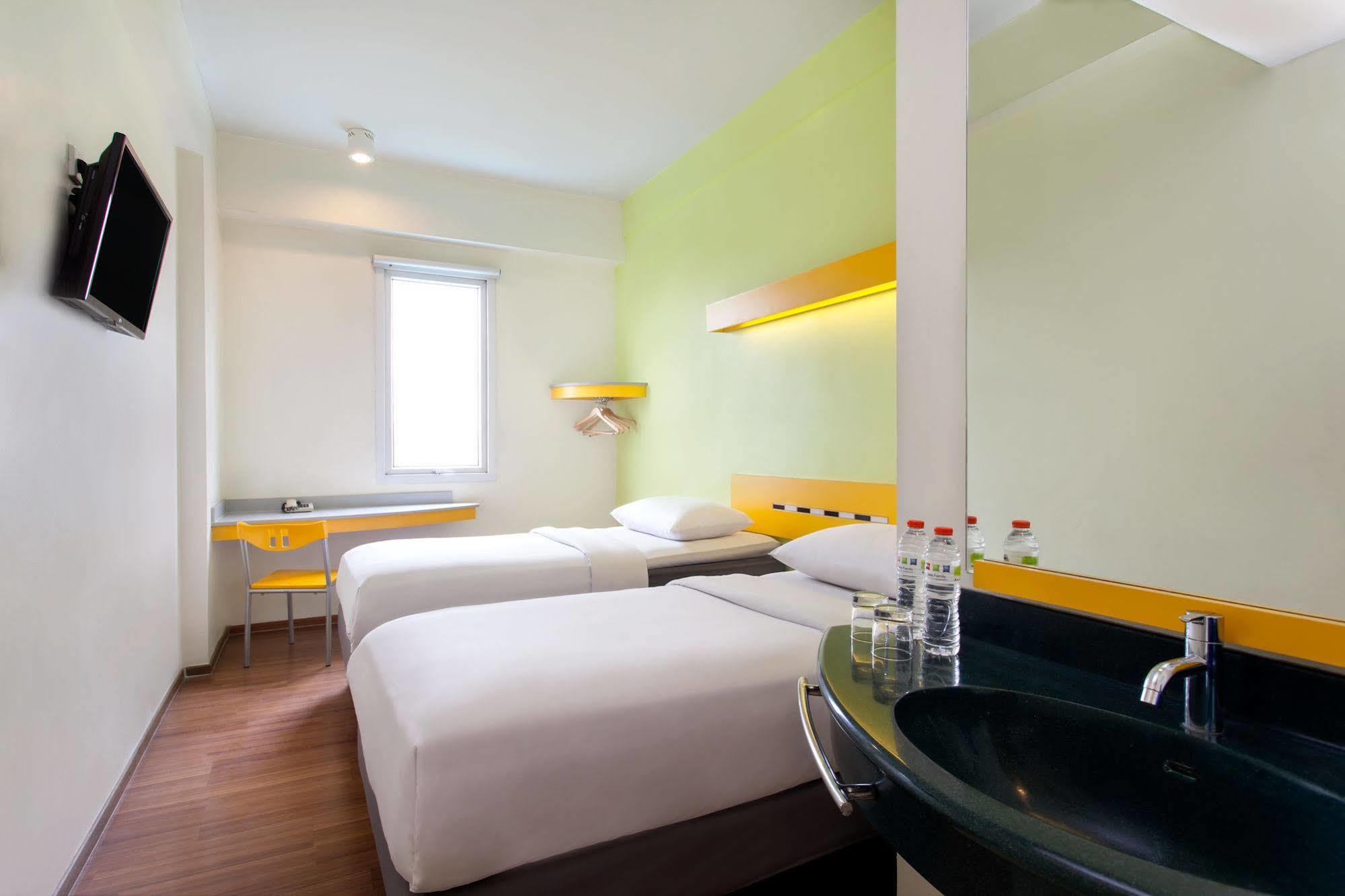 Ibis Budget Jakarta Cikini Exteriér fotografie